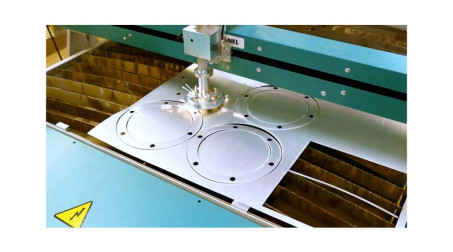 Table de découpe plasma 1500x3000mm,source PowerMax, contrôle numérique.